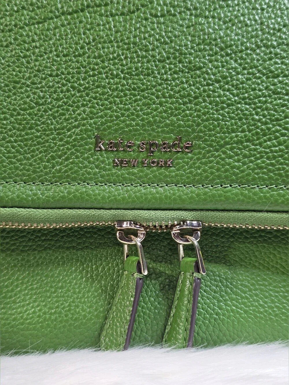 Kate Spade New York Run Around crossbody bag Pebbled Leather Like New